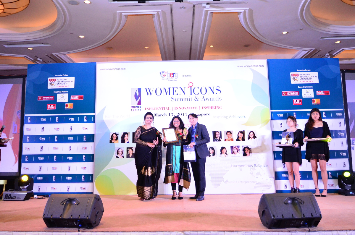 Mini Dwivedi at the BERG Women Icons Award Ceremony 2017